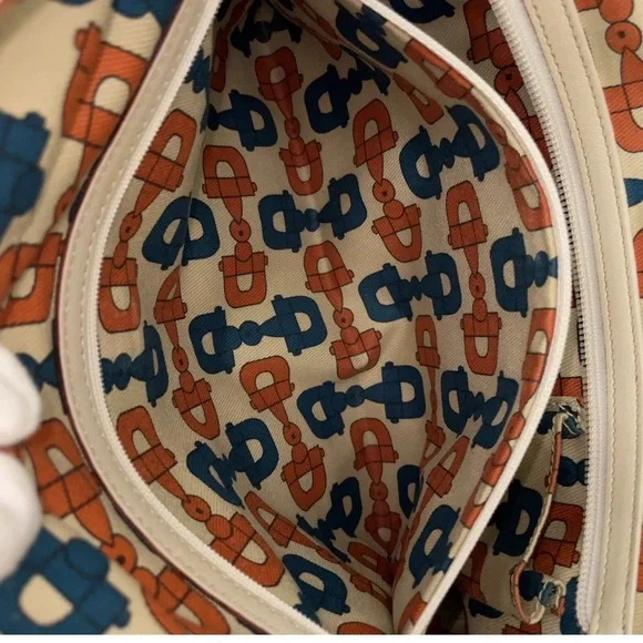 Authentic GUCCI Guccissima Leather Horsebit Off White Shoulder Bag - Picture 14 of 17